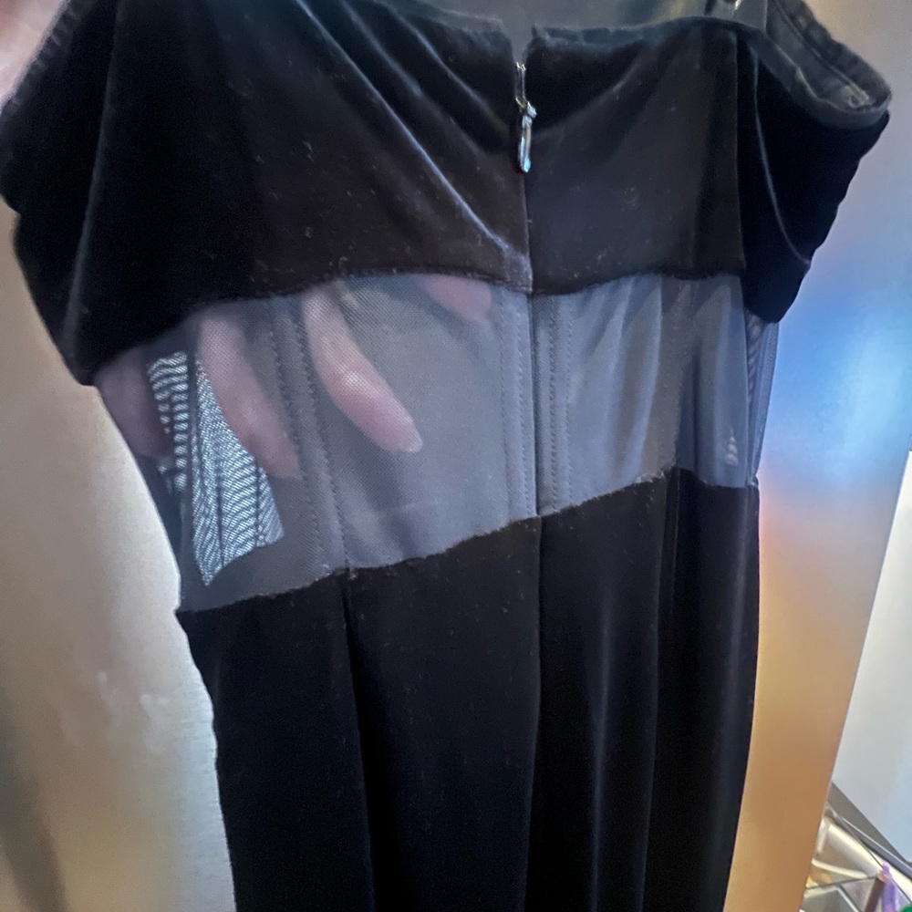 BCBGMAXAZRIA sheer waist velvet evening gown - Picture 4 of 9